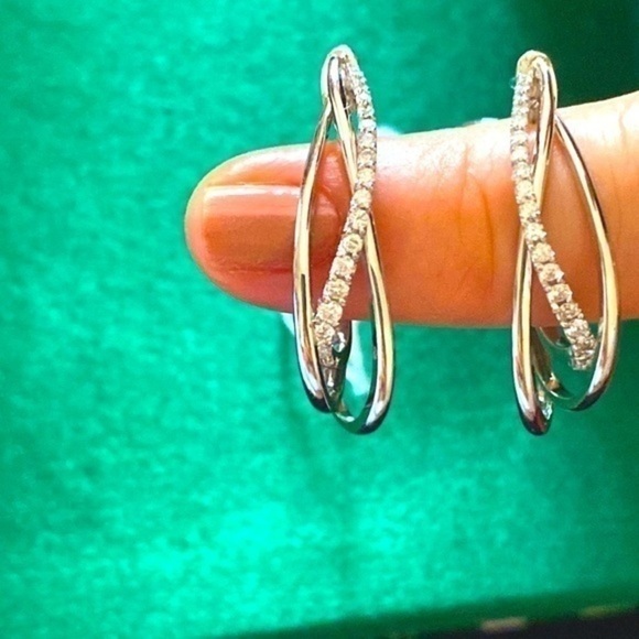 Natural Dimond stunning earrings 14k solid white gold stylish and beautiful - Picture 2 of 6